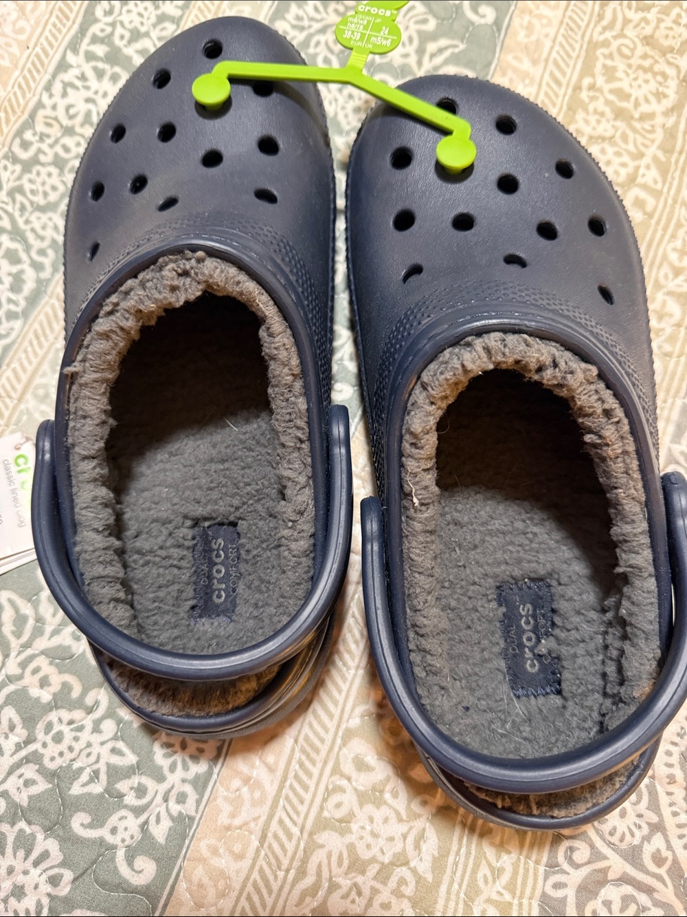 CROCS women’s Navy Fleece-Lined Clogs